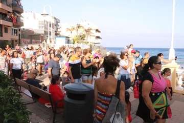 Un pasacalles anima a Melenara a vivir sus fiestas (Foto Briand Rodríguez)